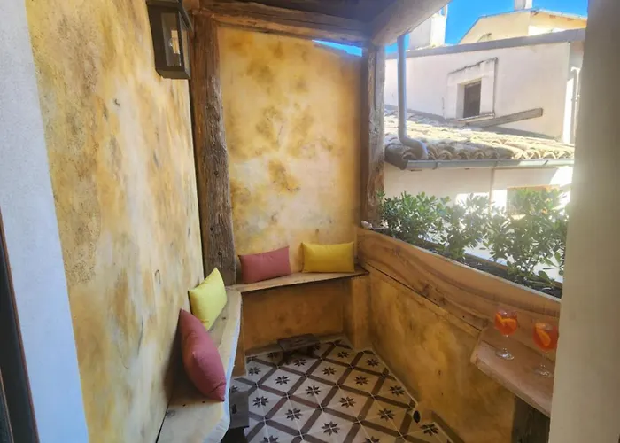 The Poets' Retreat Apartment